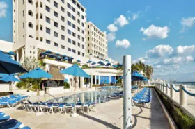 Hotel Barcelo Tucancun Beach